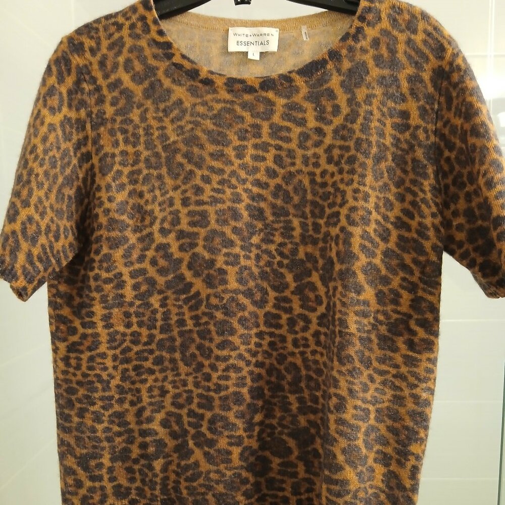 White + Warren Cashmere Leopard cheetah Print Crewneck Tee Sweater